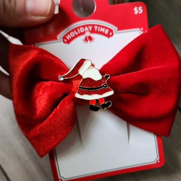 Holiday hair accessories and fuzzy socks  gift bundle - Picture 15 of 16